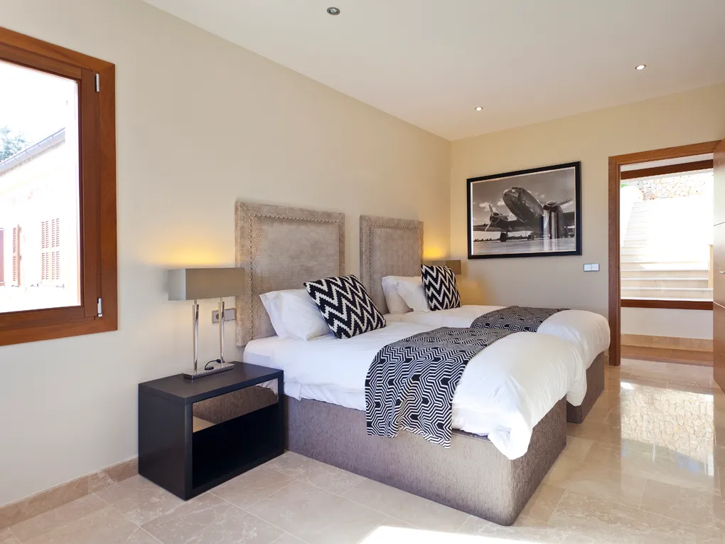 Роскошная дизайнерская вилла на поле для гольфа в Полленсе с фантастическим видом на море.-11