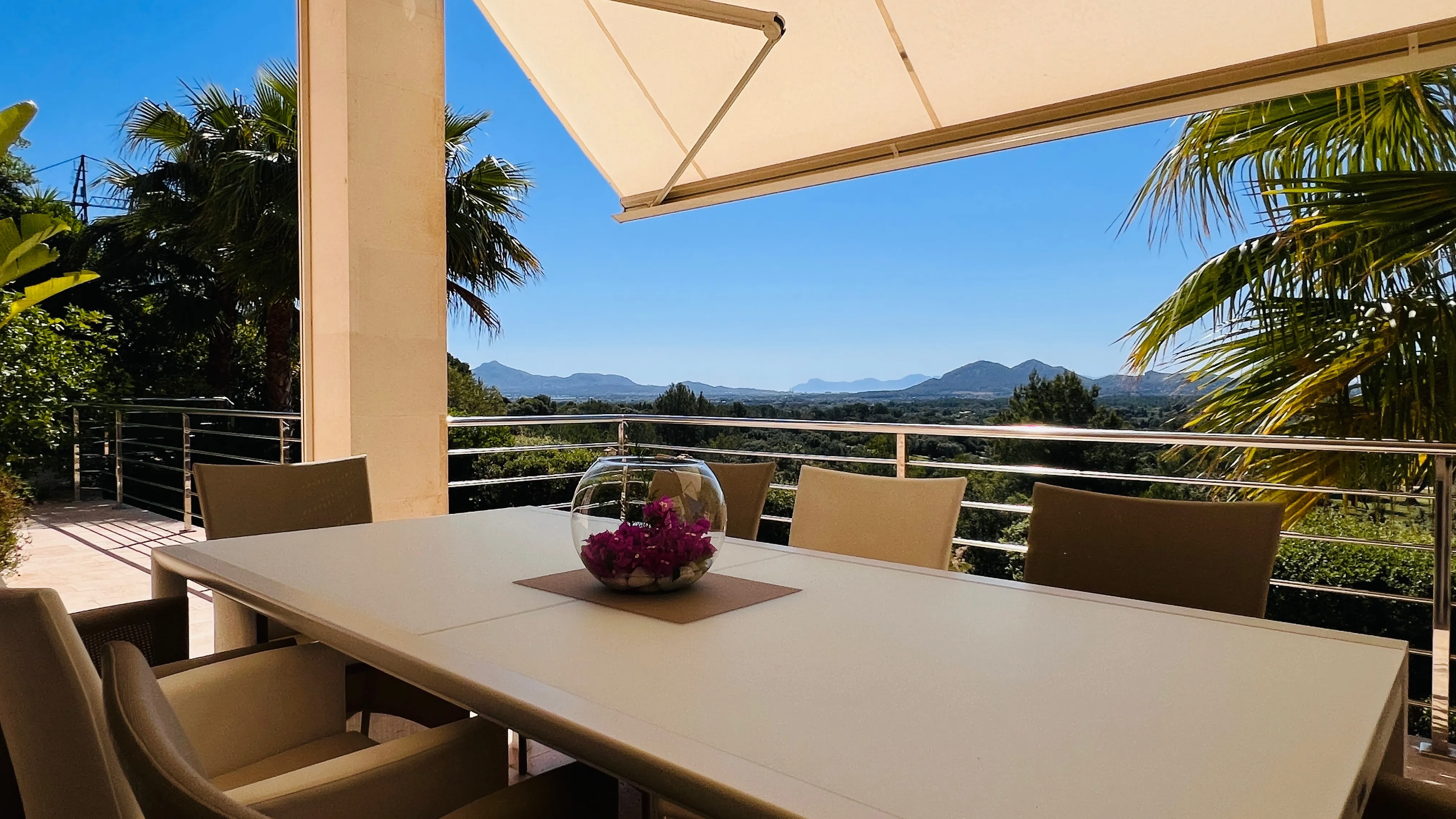 Vila de disseny de luxe en primera línia de golf a Pollensa, amb impressionants vistes al mar-11