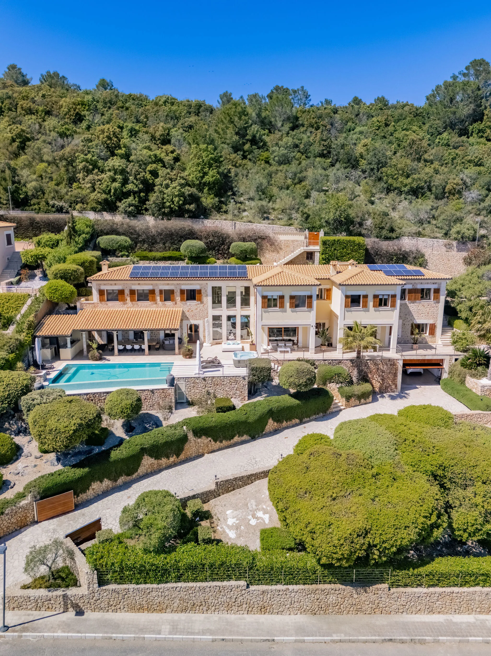 Роскошная дизайнерская вилла на поле для гольфа в Полленсе с фантастическим видом на море.-2