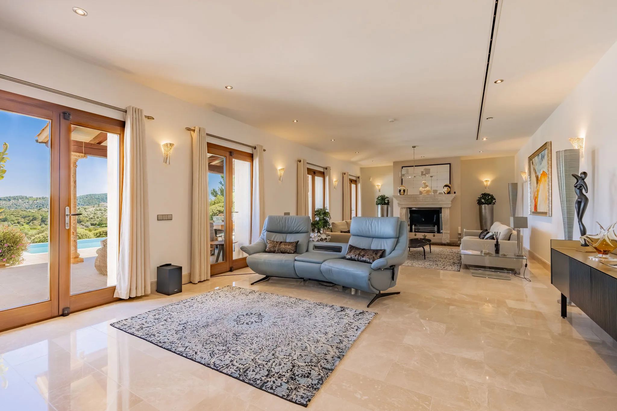 Роскошная дизайнерская вилла на поле для гольфа в Полленсе с фантастическим видом на море.-11