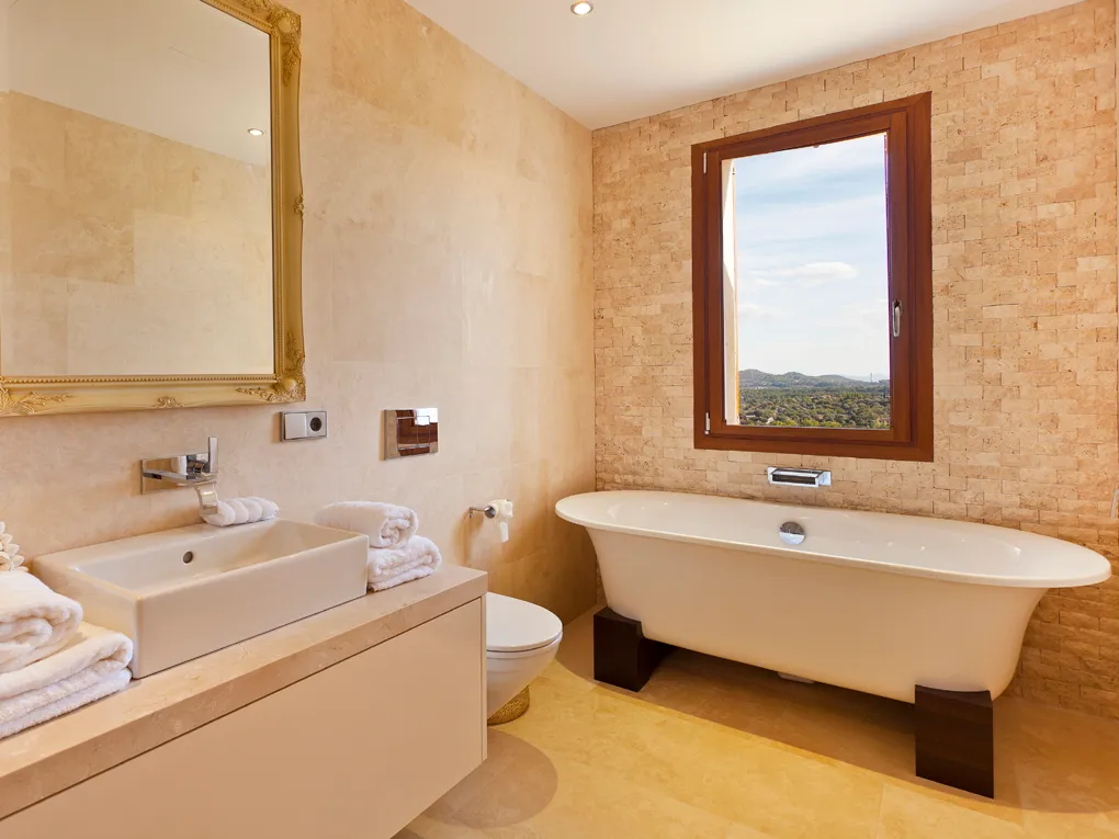 Роскошная дизайнерская вилла на поле для гольфа в Полленсе с фантастическим видом на море.-13