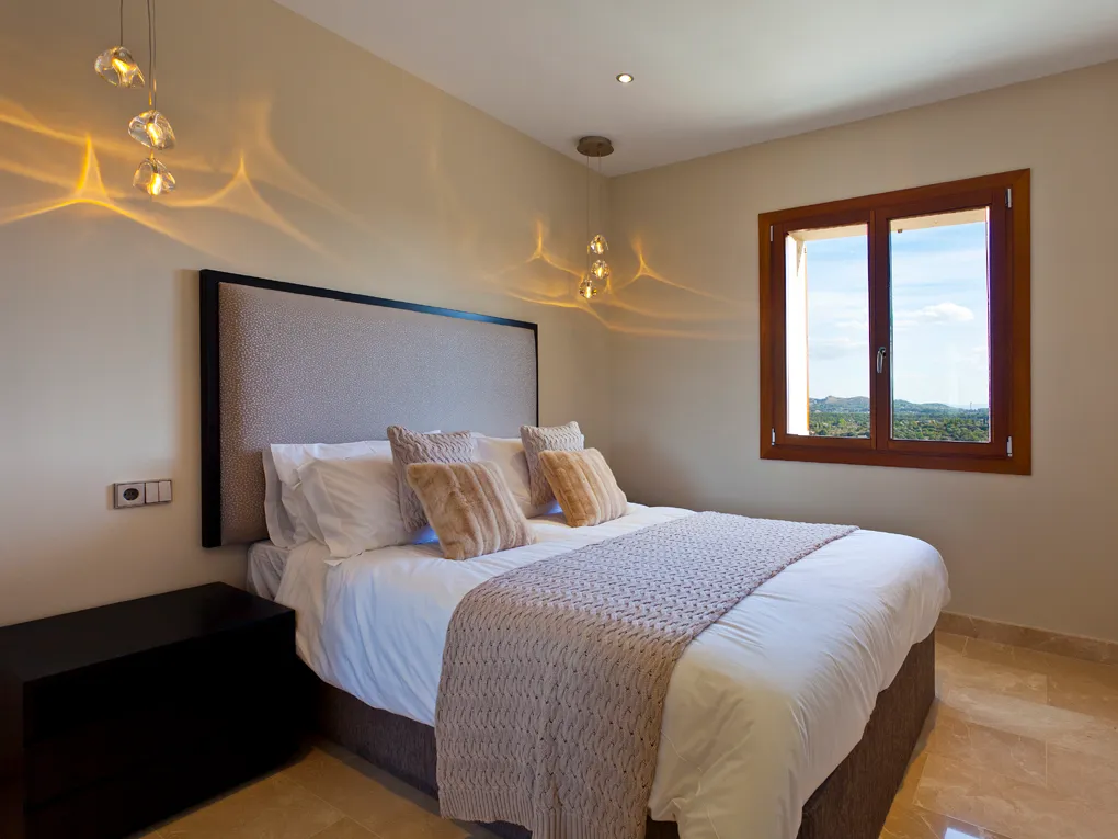 Роскошная дизайнерская вилла на поле для гольфа в Полленсе с фантастическим видом на море.-12