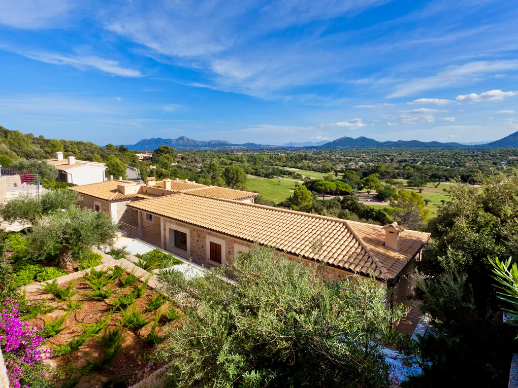 Роскошная дизайнерская вилла на поле для гольфа в Полленсе с фантастическим видом на море.-3