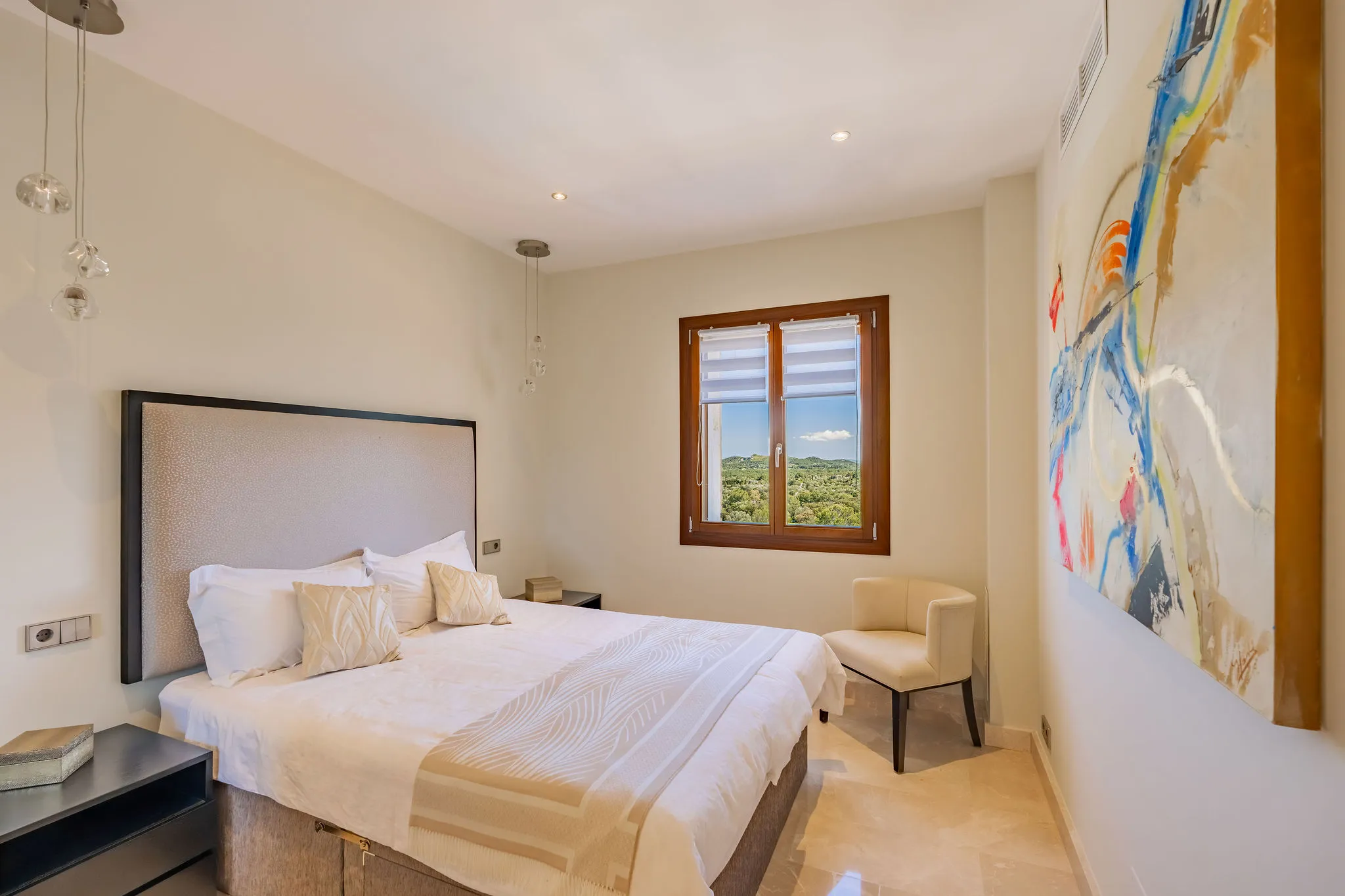 Роскошная дизайнерская вилла на поле для гольфа в Полленсе с фантастическим видом на море.-21