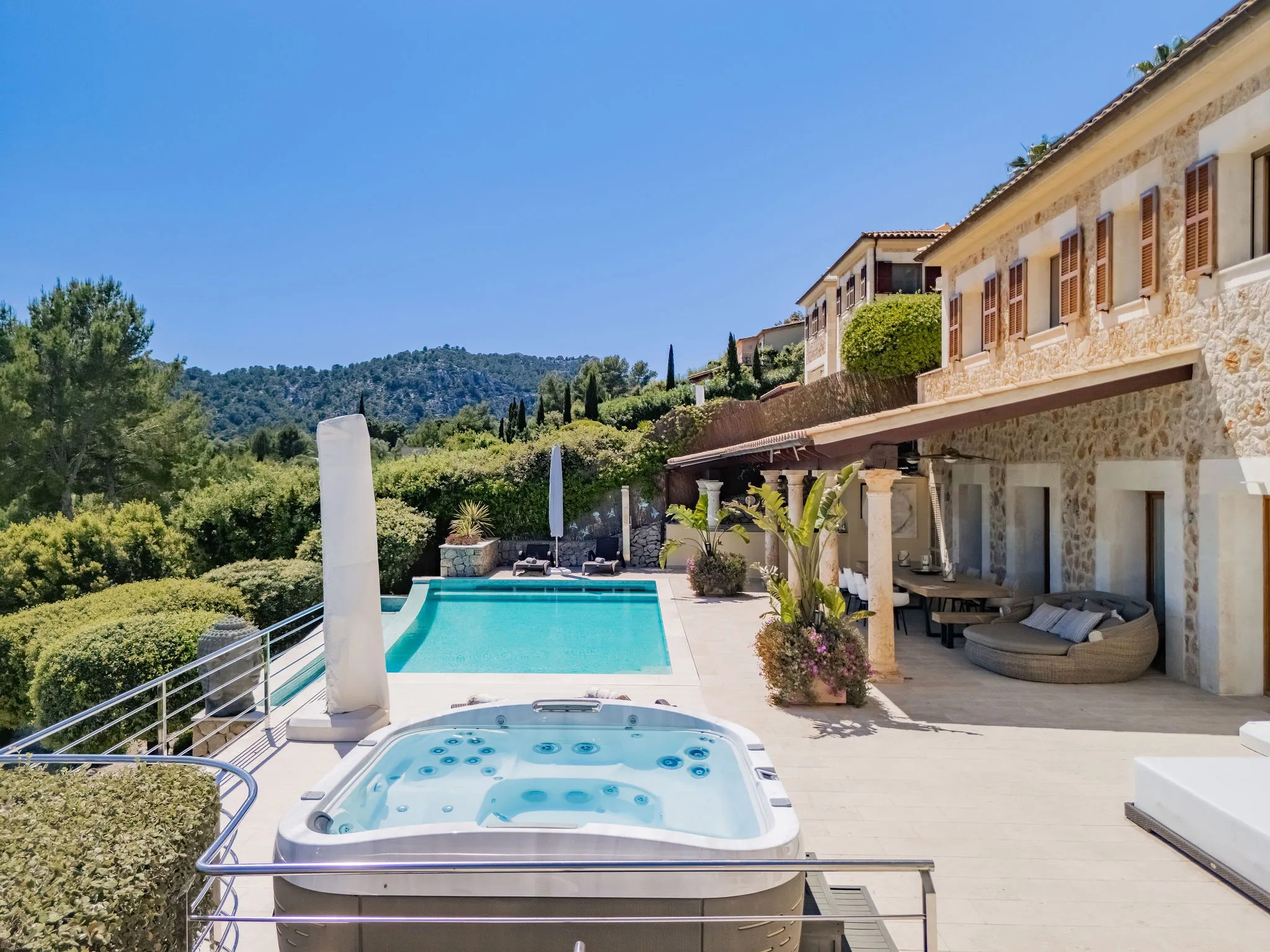 Роскошная дизайнерская вилла на поле для гольфа в Полленсе с фантастическим видом на море.-3