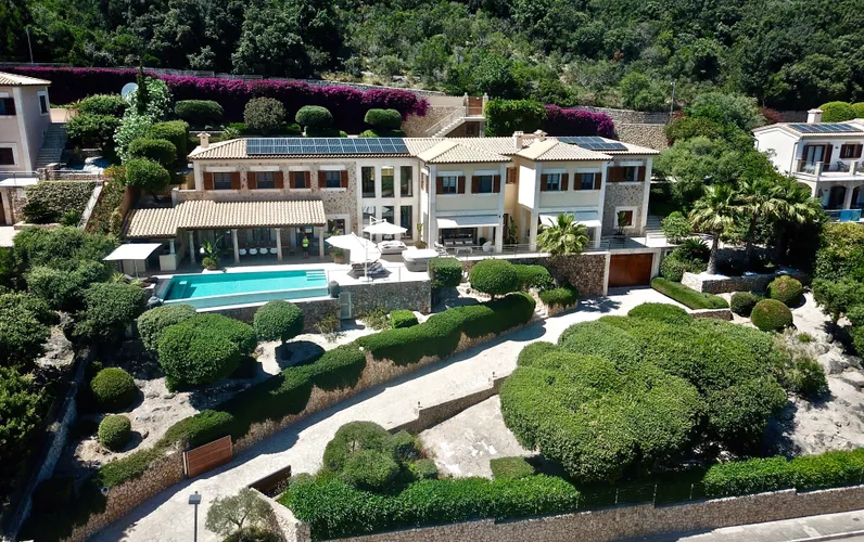 Luxury designer villa in a prime frontline golf location in Pollensa, offering breathtaking sea views