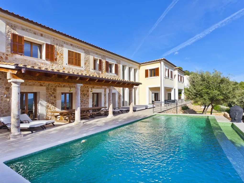 Роскошная дизайнерская вилла на поле для гольфа в Полленсе с фантастическим видом на море.-1