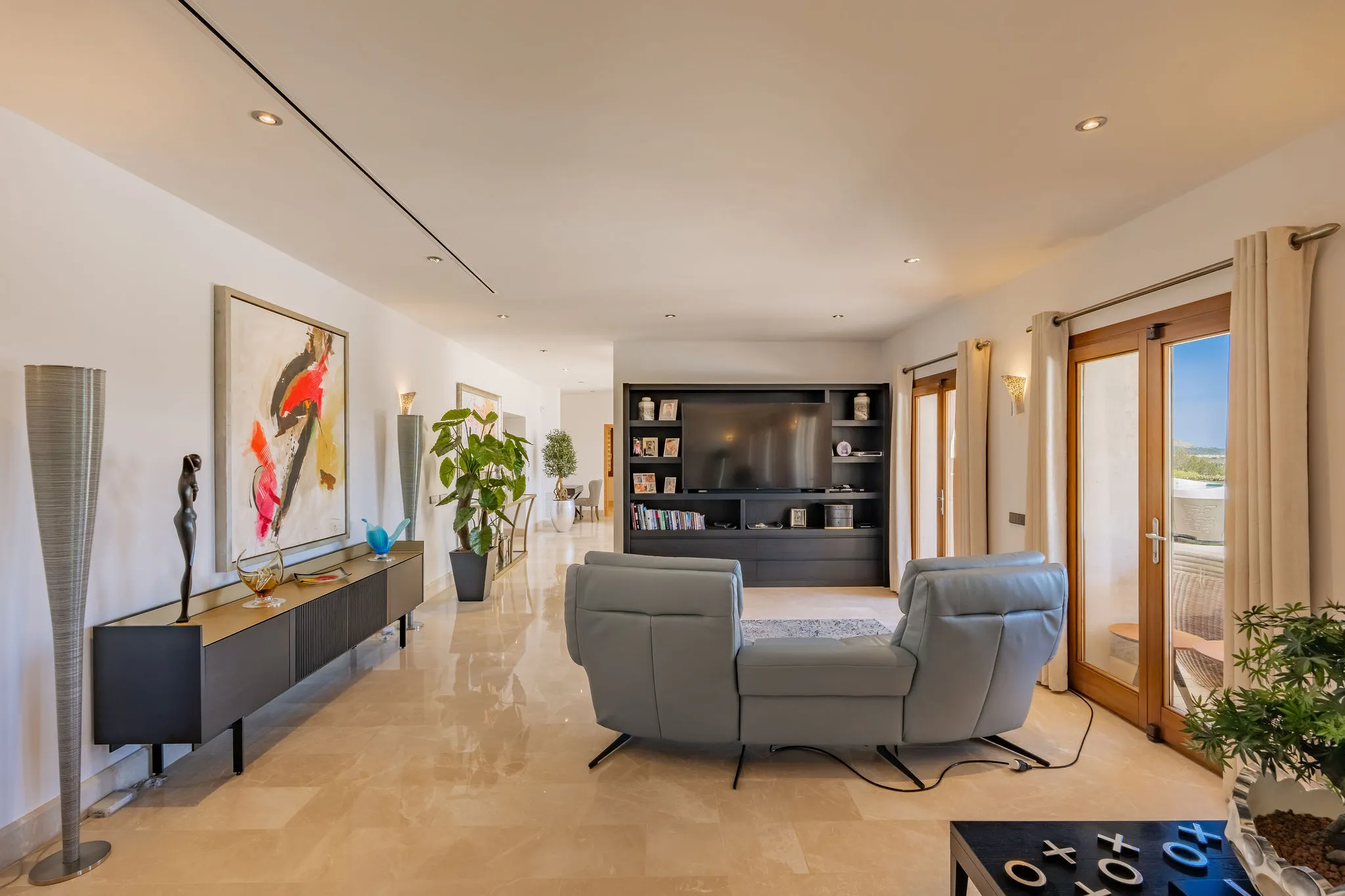 Роскошная дизайнерская вилла на поле для гольфа в Полленсе с фантастическим видом на море.-12