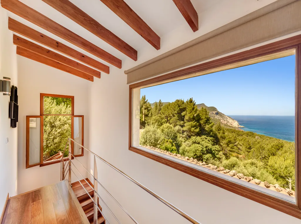 Propriété unique avec vue imprenable sur la mer-9