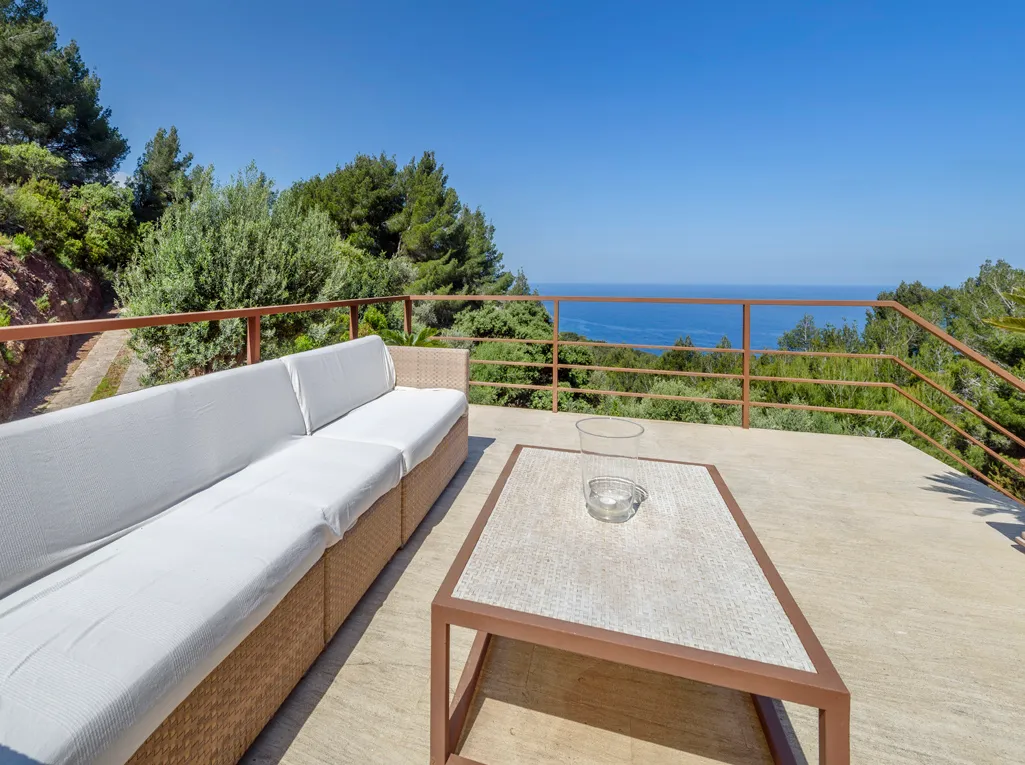 Propriété unique avec vue imprenable sur la mer-26