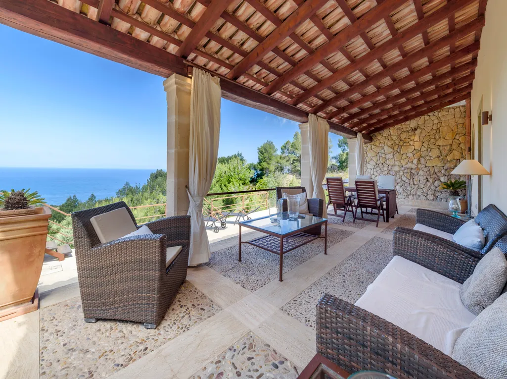 Propriété unique avec vue imprenable sur la mer-2