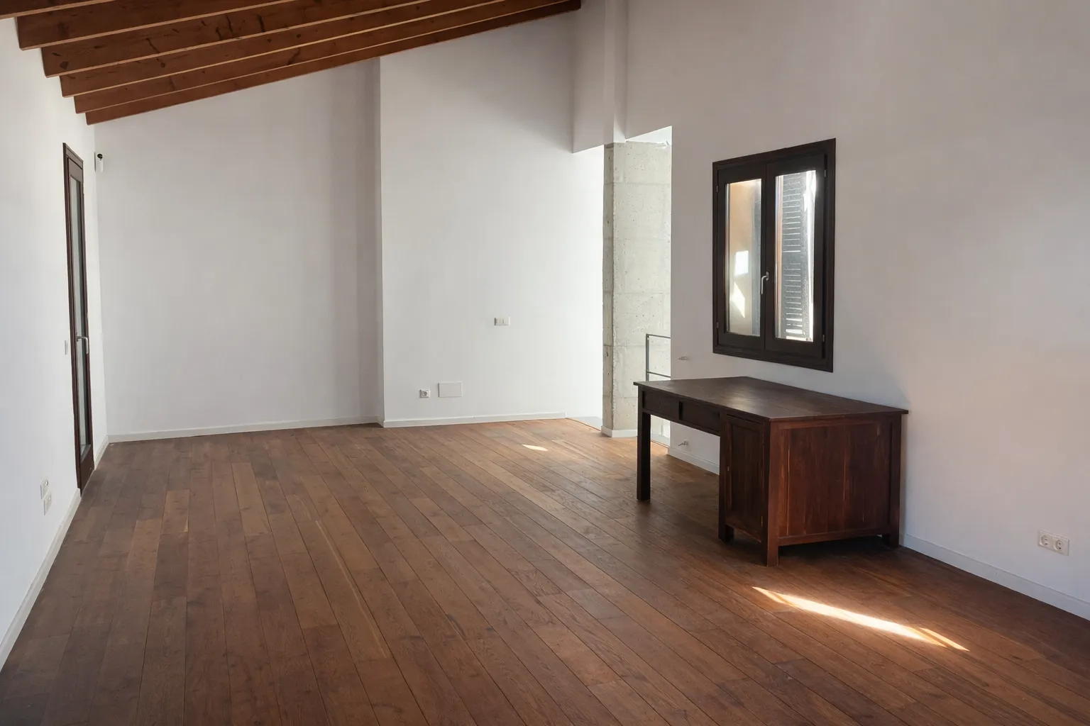 Casa de poble amb jardí i vistes obertes al Puig de Santa Magdalena-7