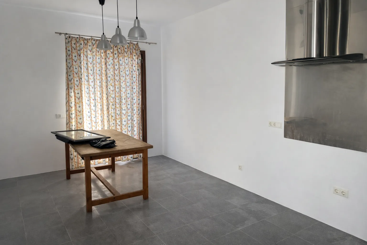 Casa de poble amb jardí i vistes obertes al Puig de Santa Magdalena-5