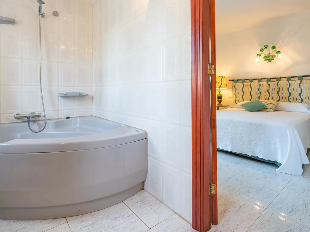 Wynajem sezonowy. Apartament na parterze z basenem i widokiem na morze-10