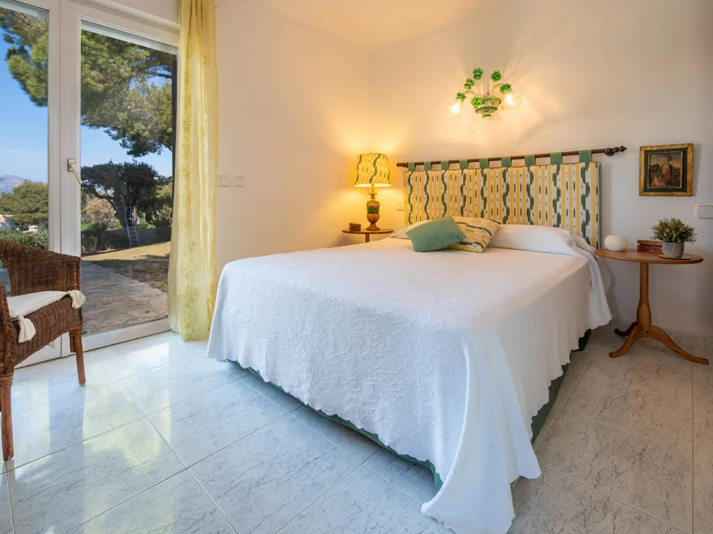 Wynajem sezonowy. Apartament na parterze z basenem i widokiem na morze-8