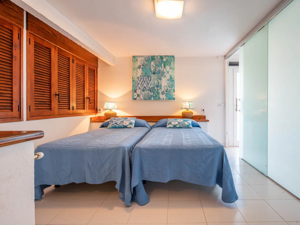 Wynajem sezonowy. Apartament na parterze z basenem i widokiem na morze-12