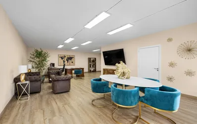 Rummelig lagerbygning med kontorer i Llucmajor