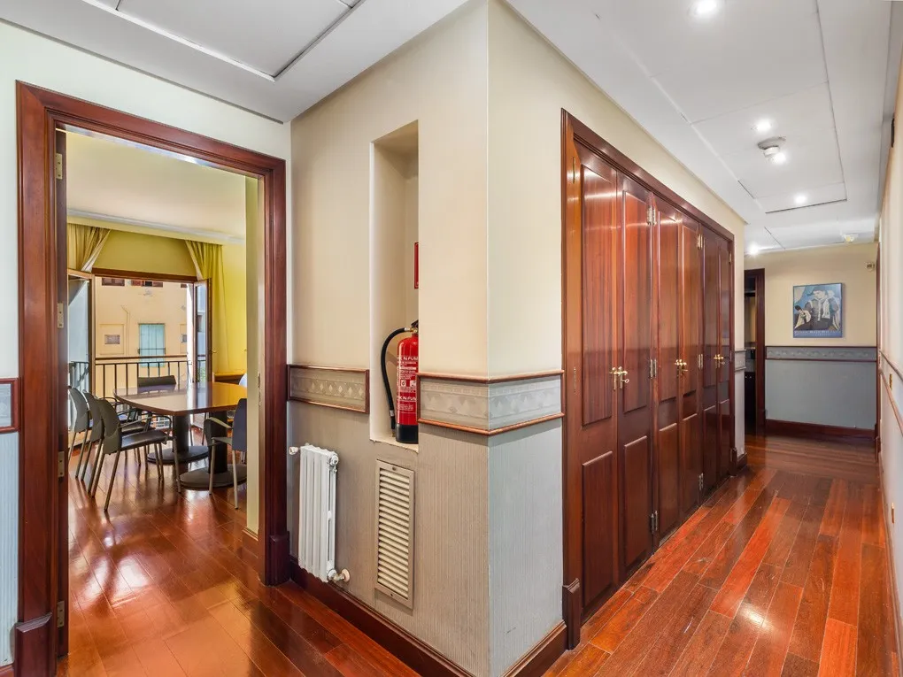 Ruim appartement met potentieel en lift-9