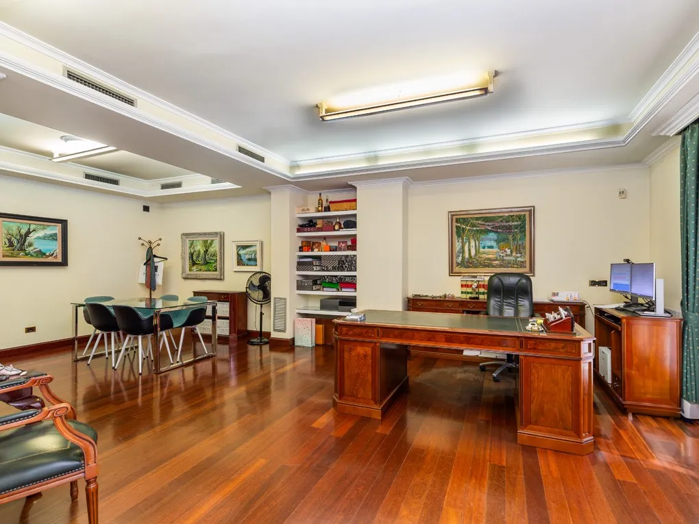 Ruim appartement met potentieel en lift-3