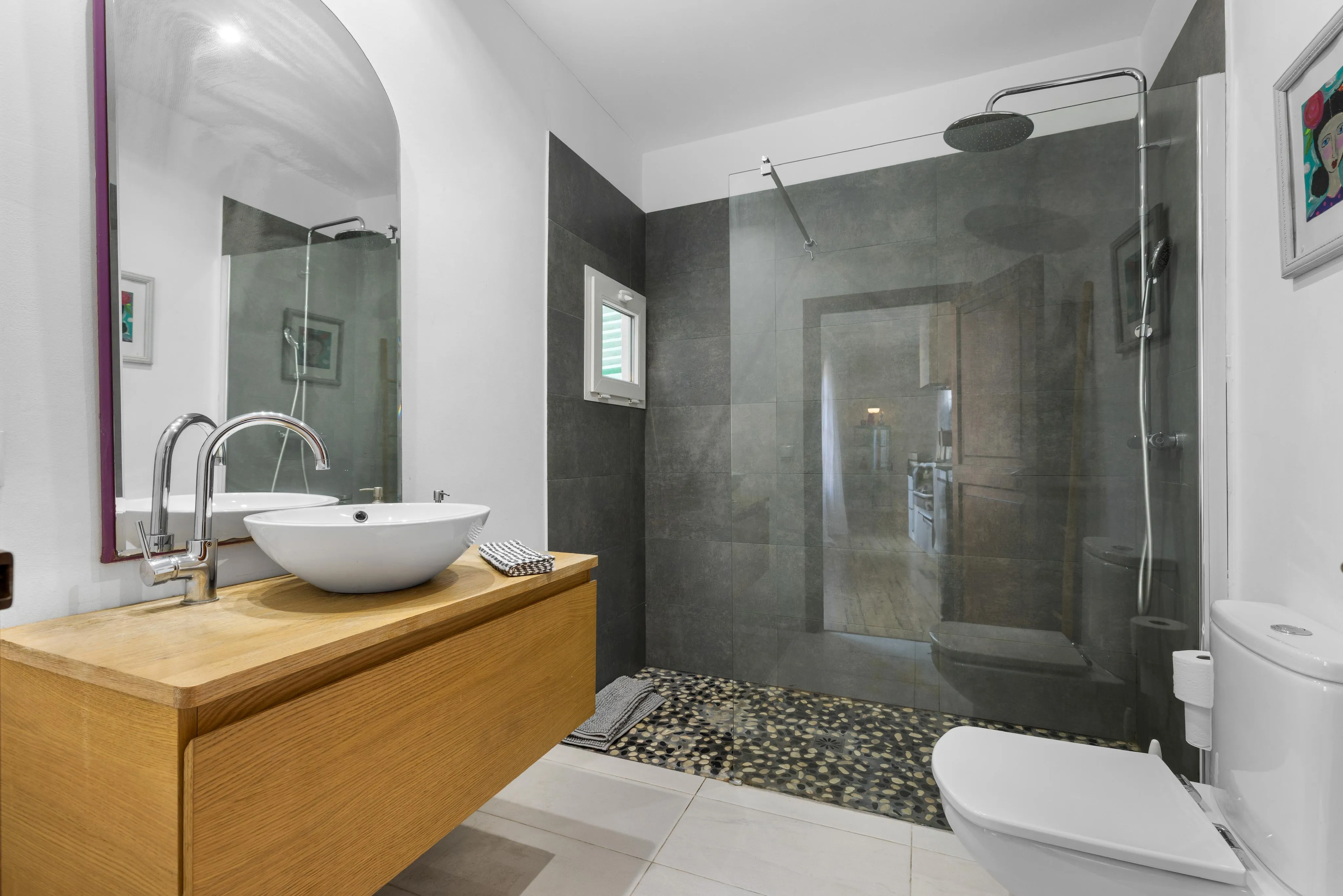 Sunny apartment with character, balcony, and communal terrace in Plaza Mayor-7