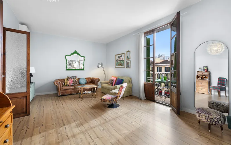 Licht appartement met karakter en balkon aan Plaza Mayor