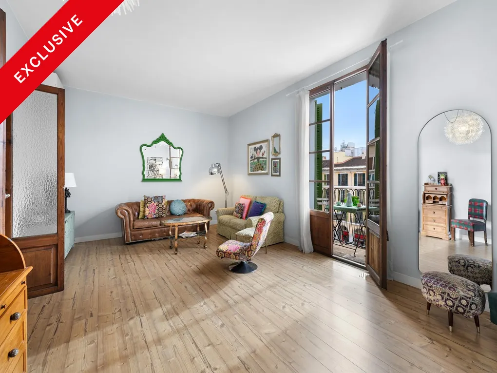 Pis assolellat amb caràcter, balcó i terrassa comunitària en Plaça Major-1