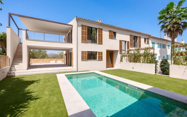 Timeless elegance meets Mallorcan village life – new-build villa in Calvià