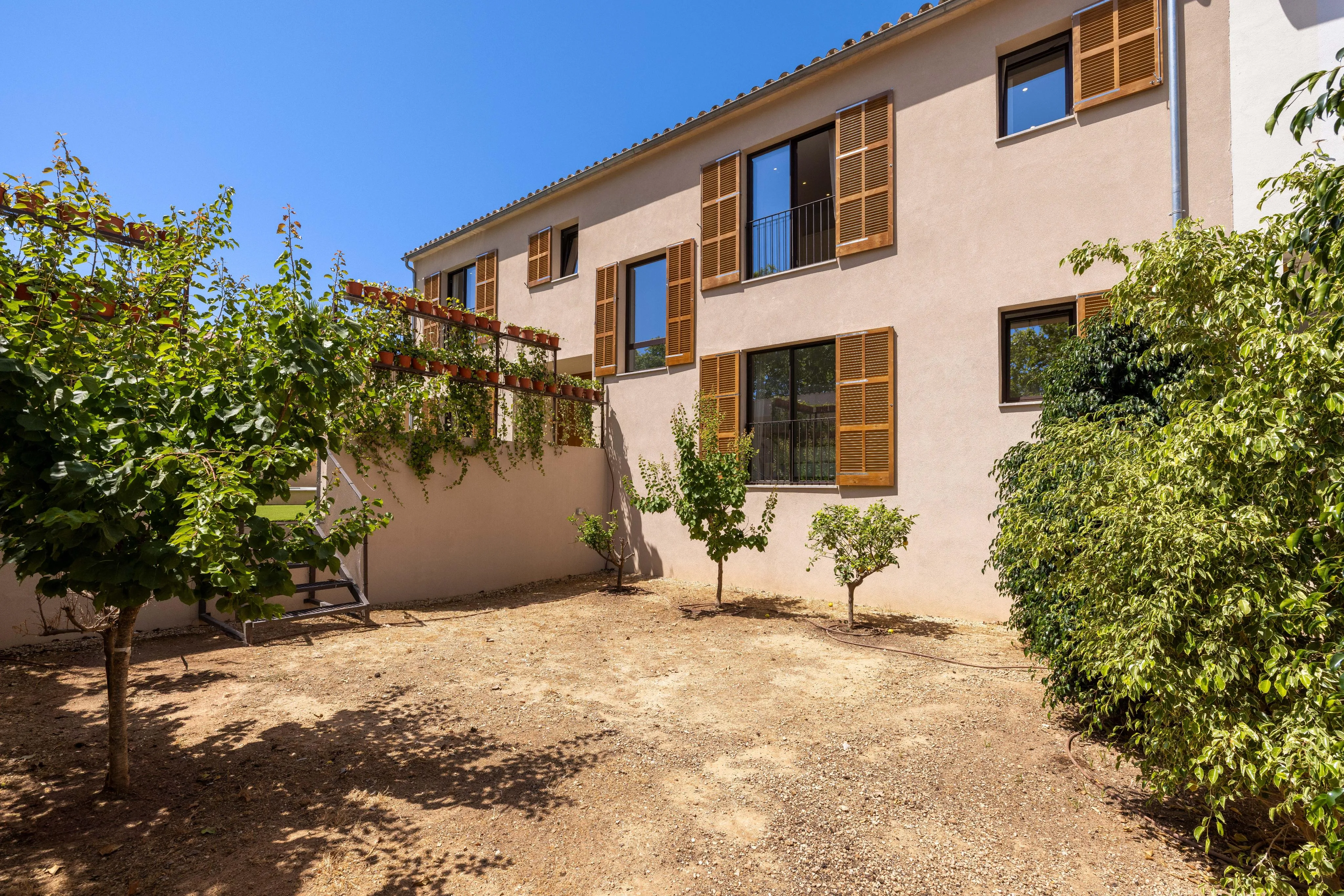 Tidlös elegans möter mallorkinskt byliv - nybyggd villa i Calvià-12