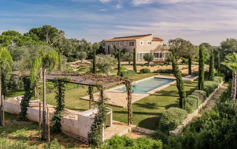 Espaiosa finca de nova construcció prop de la popular platja Es Trenc