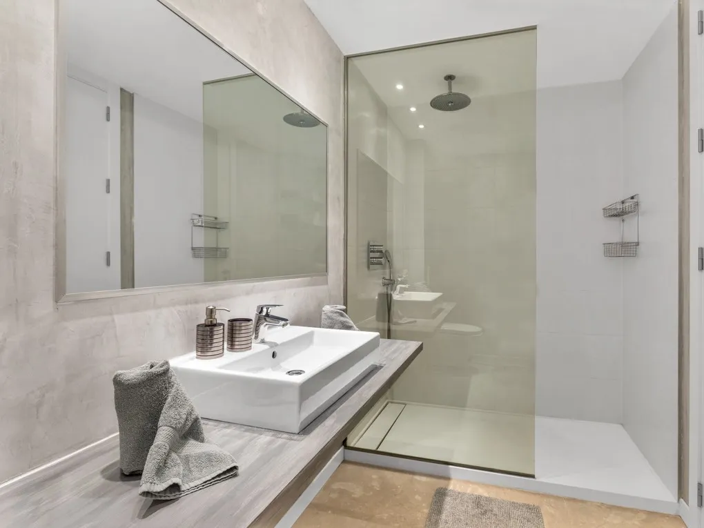 Charmig trädgårdslägenhet i ett eftertraktat bostadsområde-8