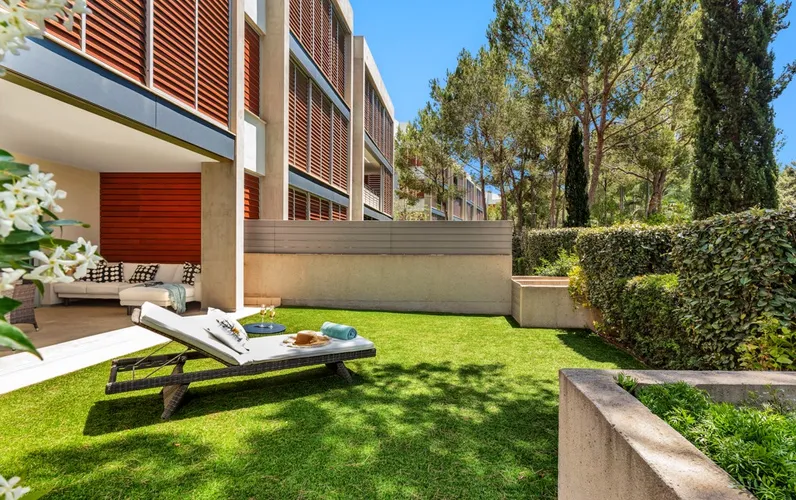 Urocze mieszkanie z ogrodem w popularnym kompleksie mieszkaniowym