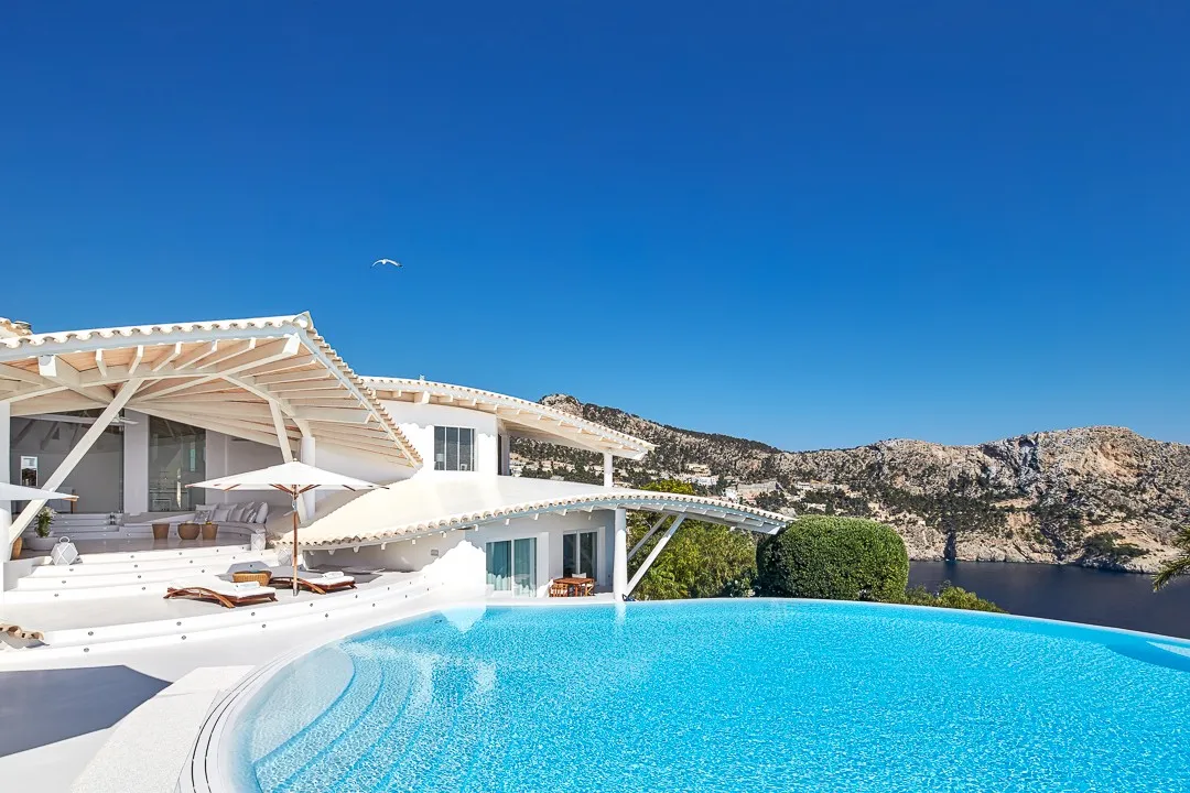 "Sea Gull"-Villa med enestående arkitektur og havudsigt-8