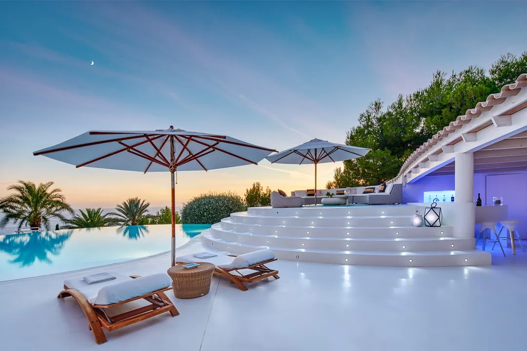 "Sea Gull"-Villa med enestående arkitektur og havudsigt-11