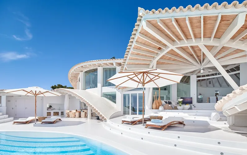 "Sea Gull"-Villa with outstanding architecture and sea views