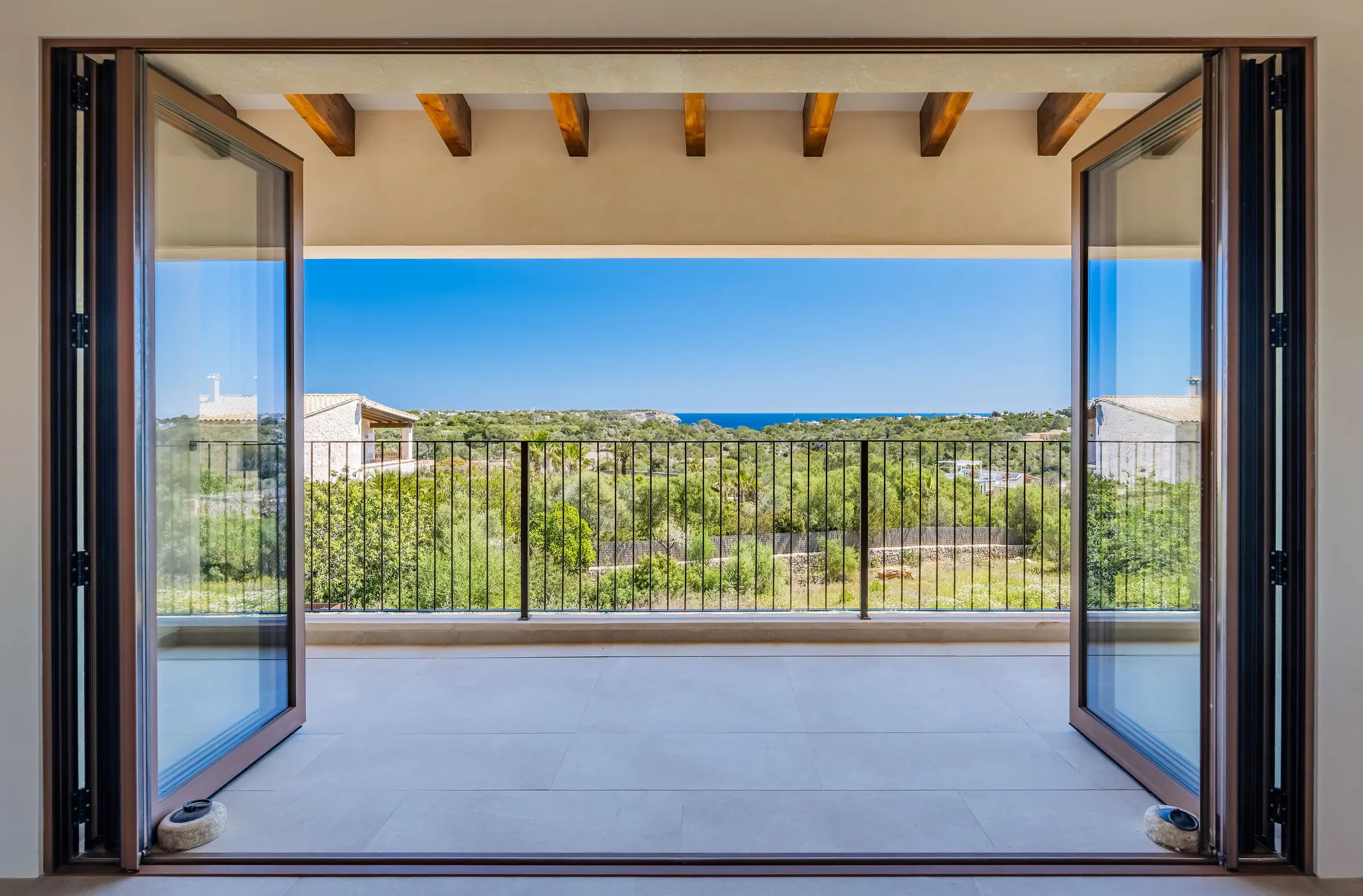 A modern new-build finca with stunning sea and panoramic views.-2