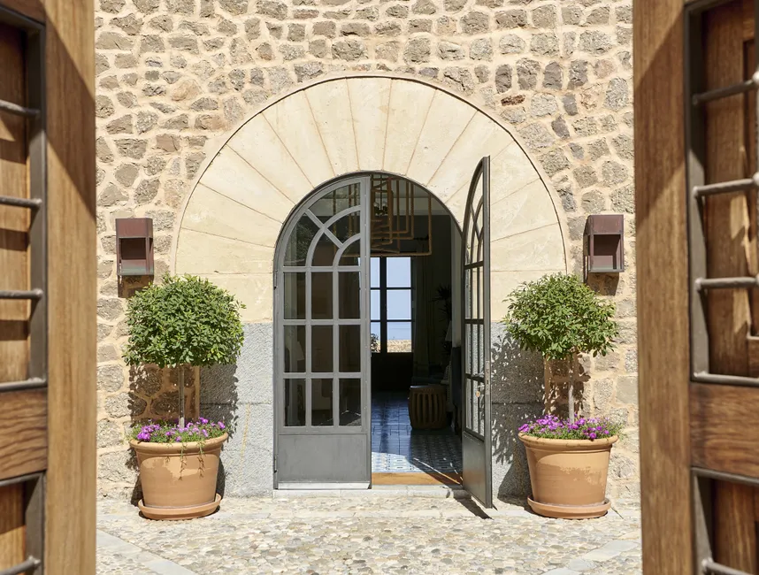 Willa na szczycie góry z widokiem na morze-24