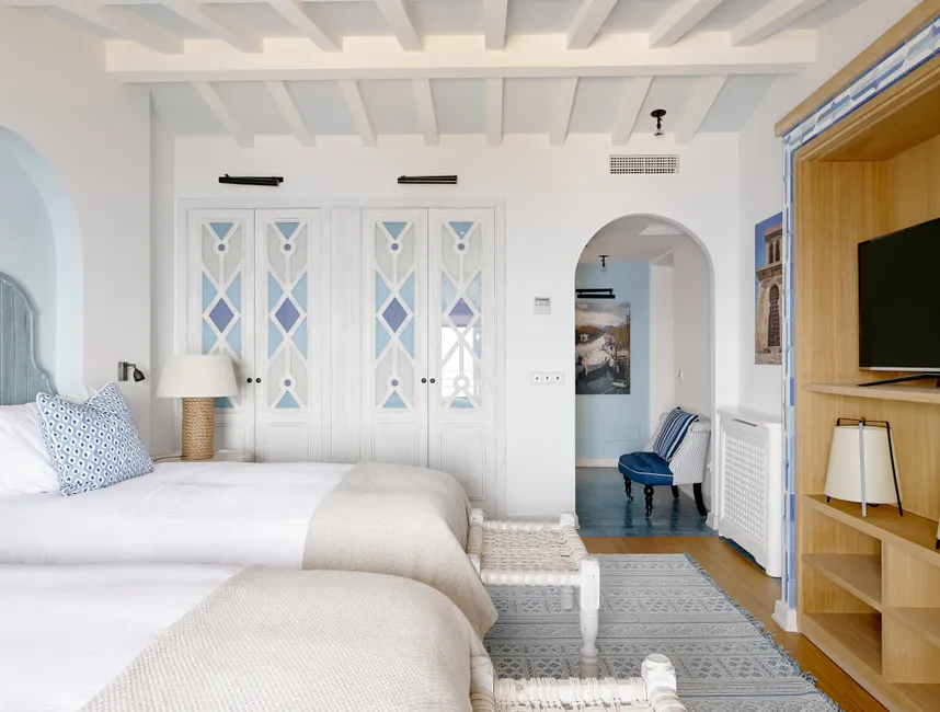 Willa na szczycie góry z widokiem na morze-20