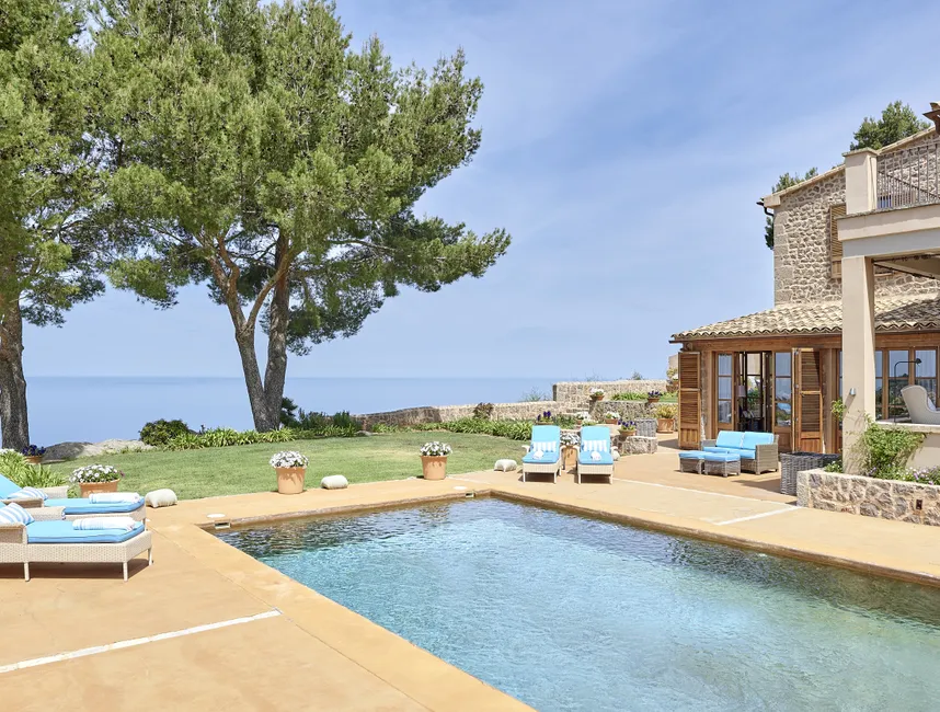 Villa på bergstoppen med utsikt över havet-1