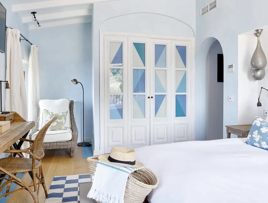 Willa na szczycie góry z widokiem na morze-17