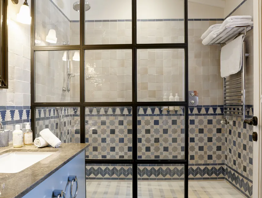 Willa na szczycie góry z widokiem na morze-12