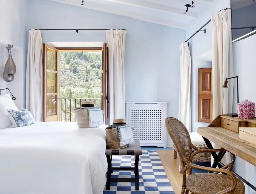 Willa na szczycie góry z widokiem na morze-16