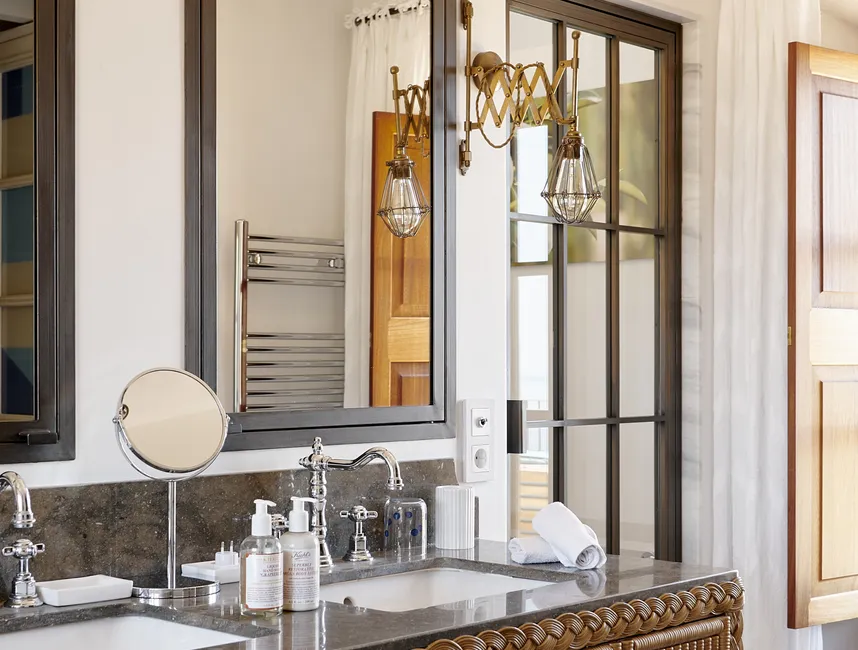 Willa na szczycie góry z widokiem na morze-21