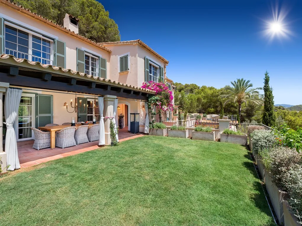 Śródziemnomorska willa z widokiem na morze-3