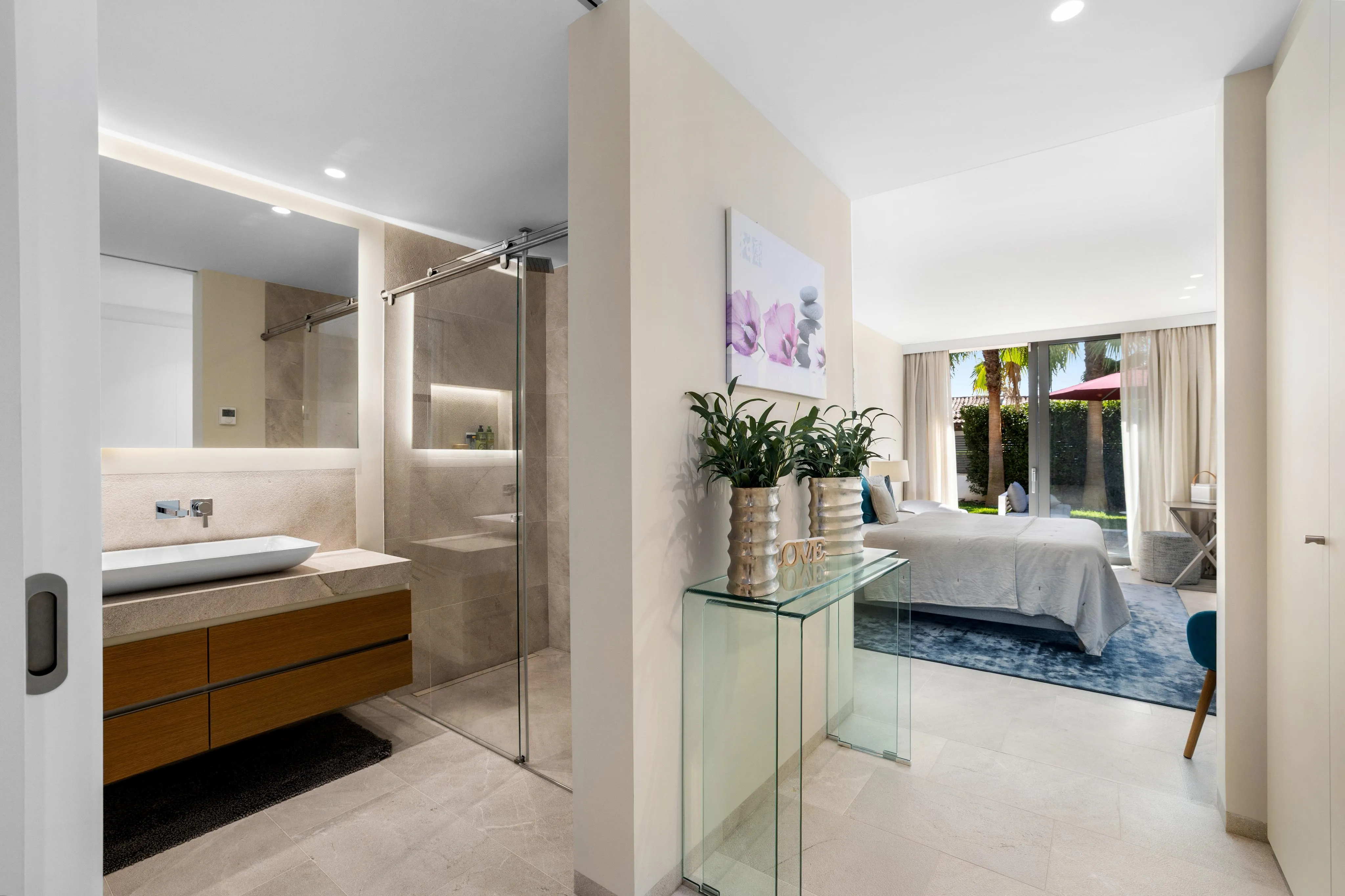 Villa af høj kvalitet med havudsigt, stor have og pool-18