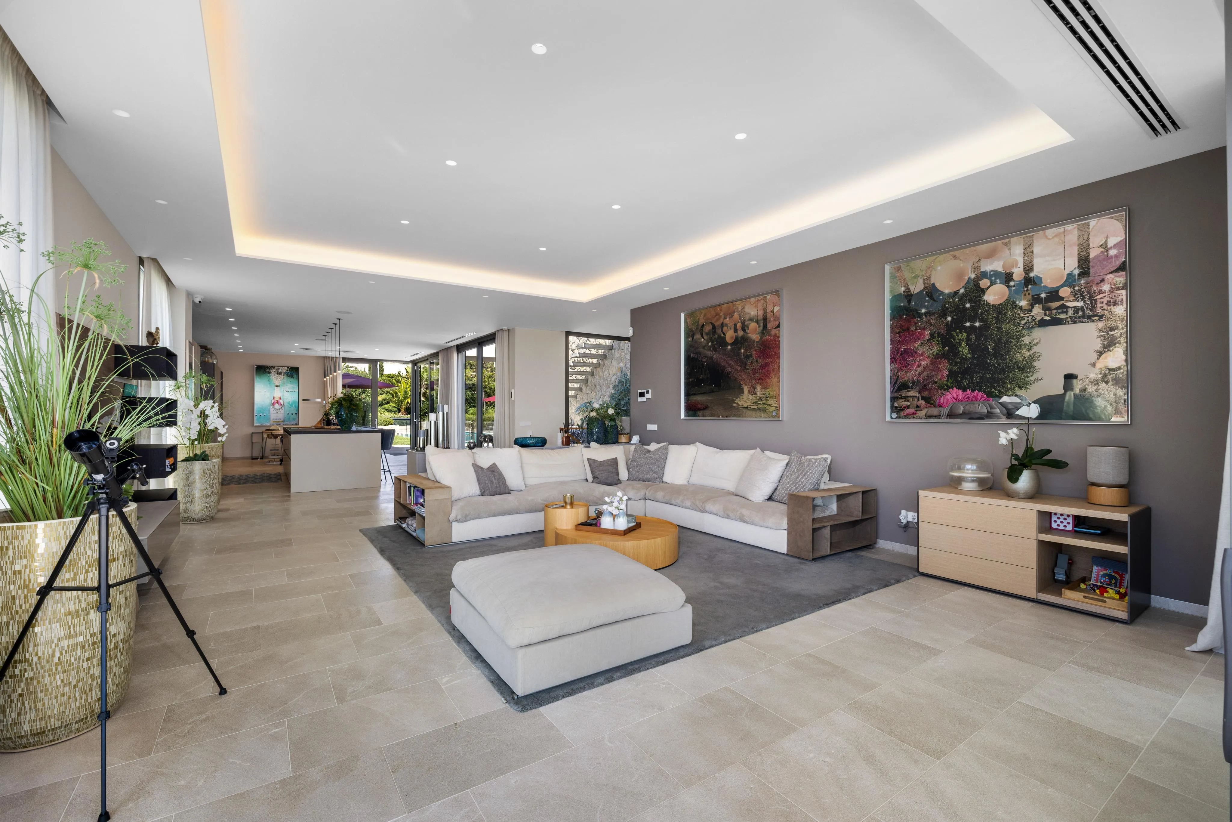 Villa af høj kvalitet med havudsigt, stor have og pool-6