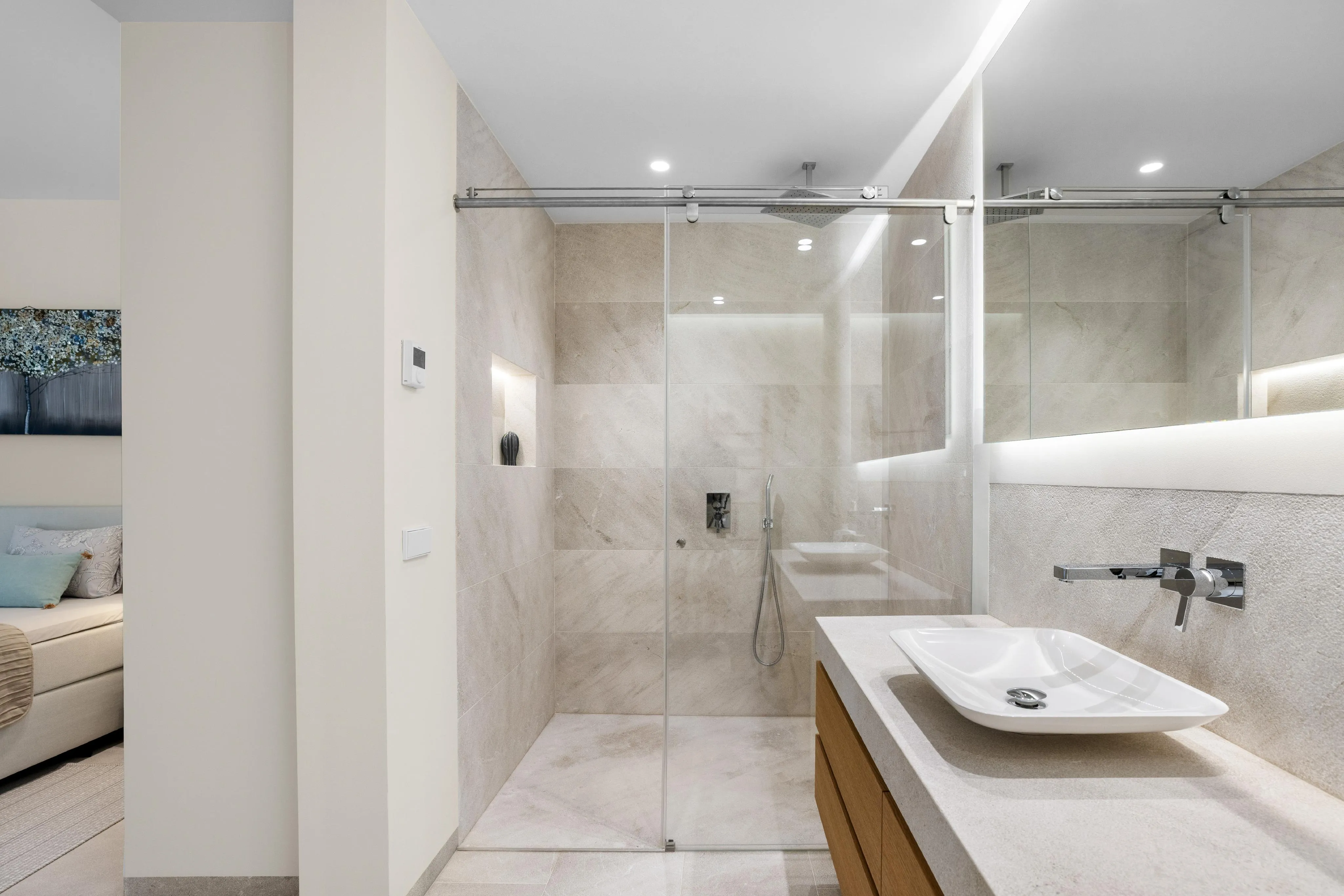 Villa af høj kvalitet med havudsigt, stor have og pool-20