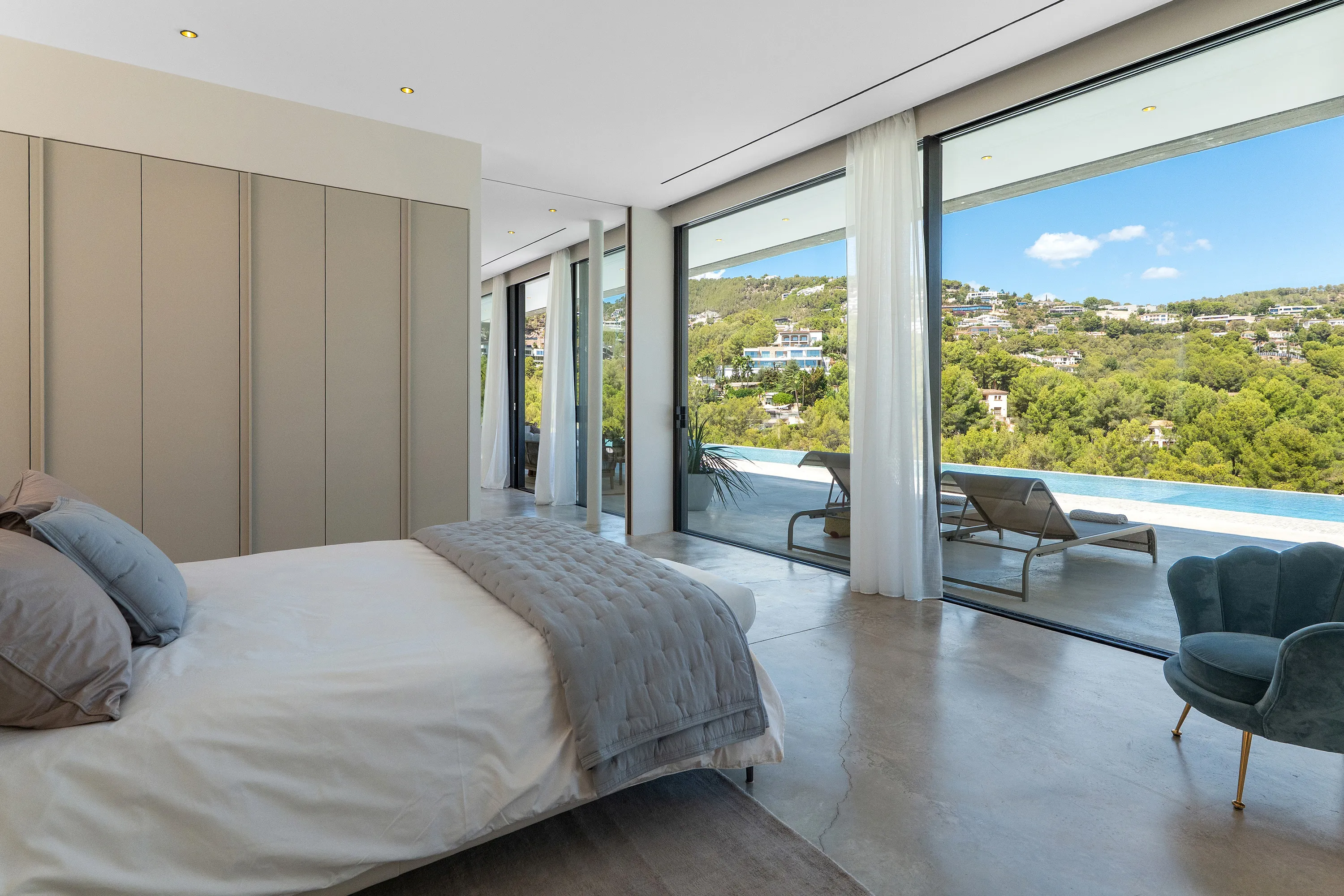 Elegante villa de hormigón arquitectónico en Son Vida-8