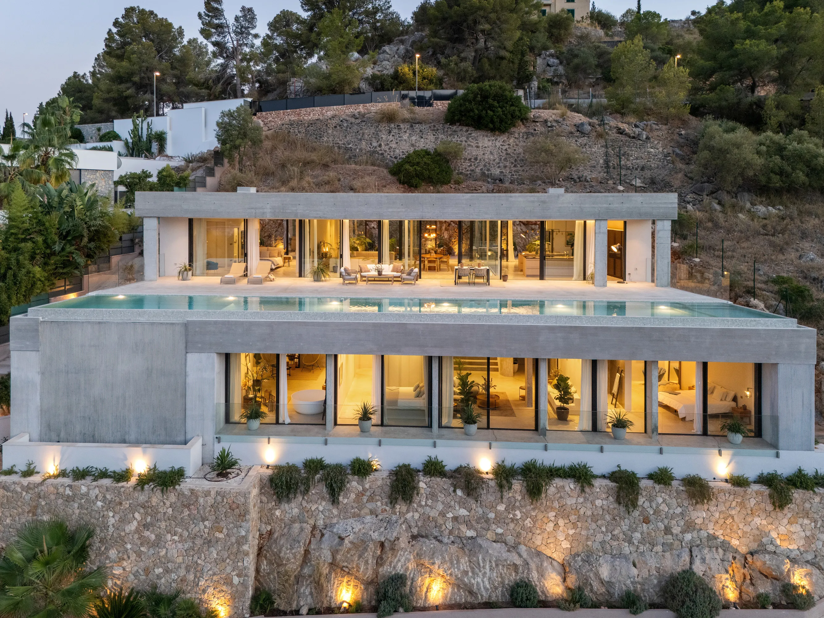 Elegante villa de hormigón arquitectónico en Son Vida-23