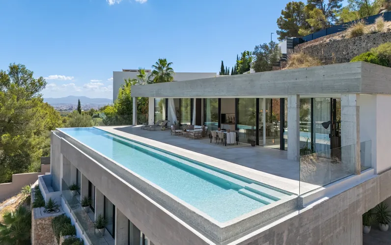 Sophisticated exposed concrete villa in Son Vida