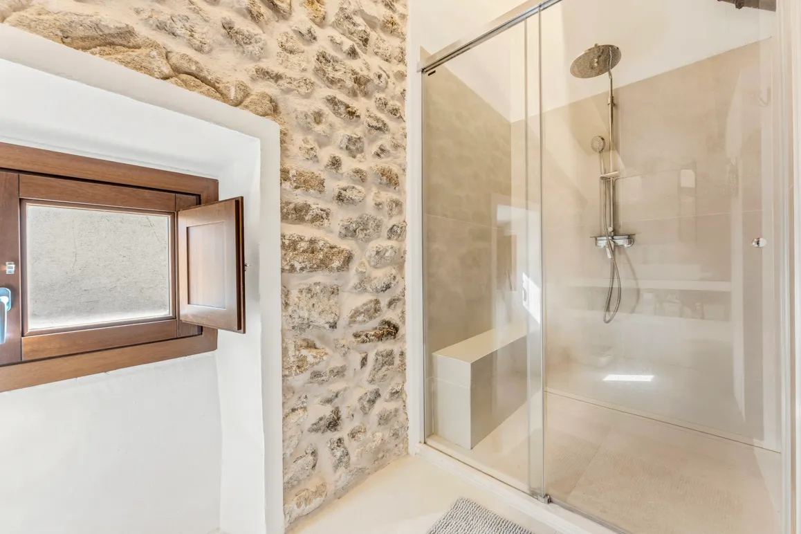 Casa adossada elegantment renovada amb piscina, estudi de convidats independent i garatge en el cor d'Artà-10